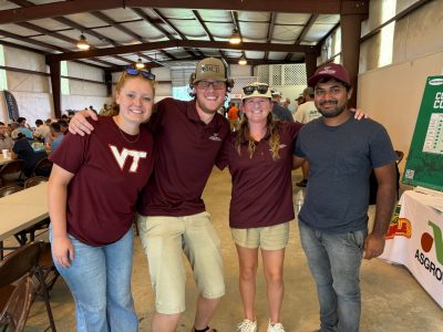 A group of students and technicians at the cotton field day.